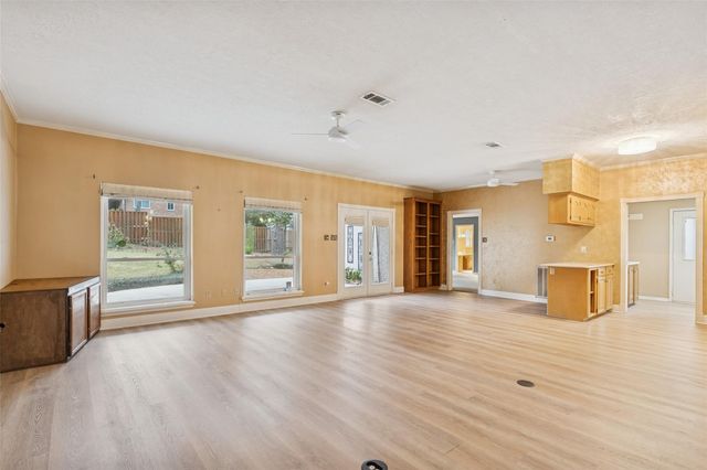 1616 Avenue R, Huntsville, TX 77340