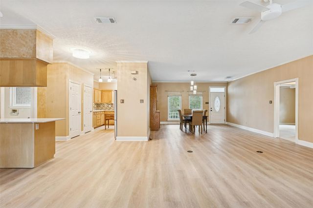 1616 Avenue R, Huntsville, TX 77340