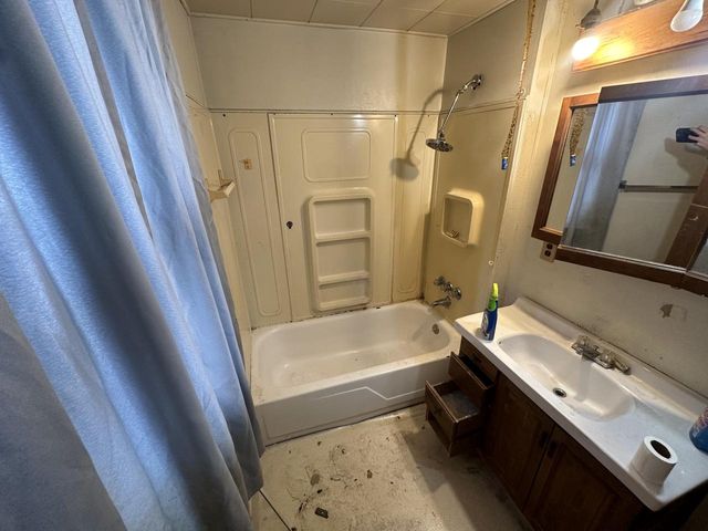 1225 S 61st STREET, West Allis, WI 53214