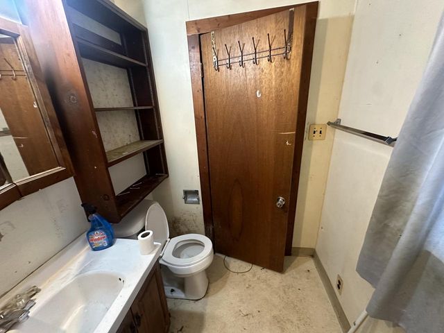 1225 S 61st STREET, West Allis, WI 53214