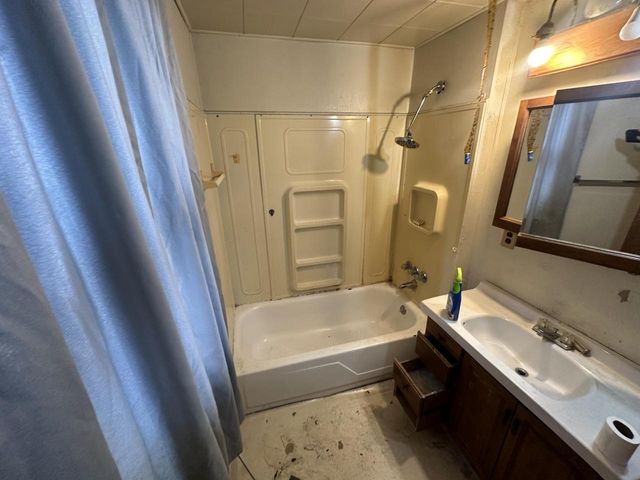 1225 S 61st STREET, West Allis, WI 53214