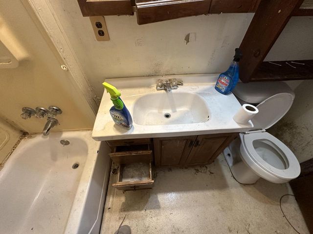 1225 S 61st STREET, West Allis, WI 53214