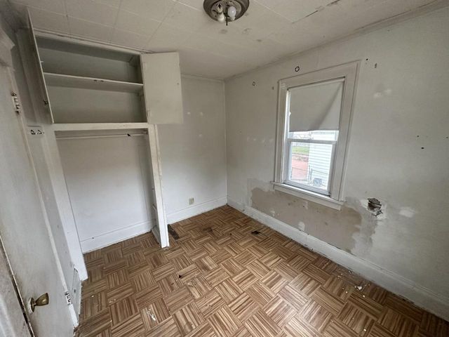 1225 S 61st STREET, West Allis, WI 53214