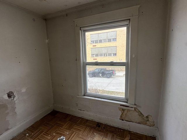 1225 S 61st STREET, West Allis, WI 53214