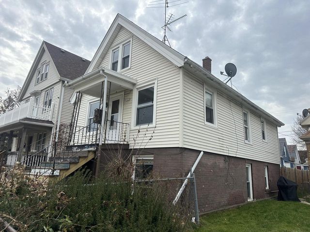 1225 S 61st STREET, West Allis, WI 53214