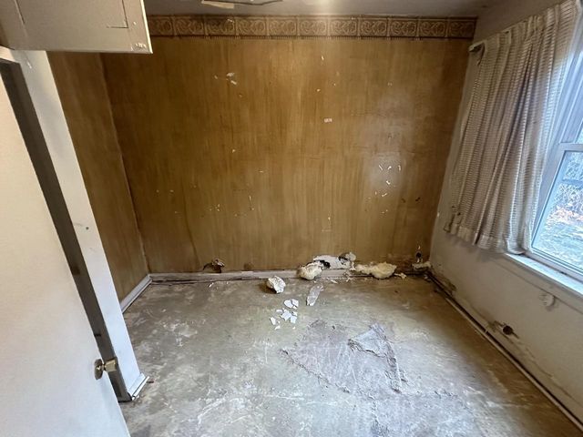 1225 S 61st STREET, West Allis, WI 53214