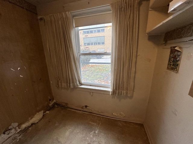 1225 S 61st STREET, West Allis, WI 53214