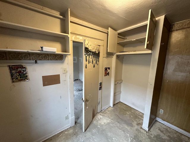 1225 S 61st STREET, West Allis, WI 53214