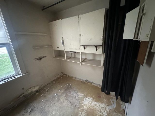 1225 S 61st STREET, West Allis, WI 53214