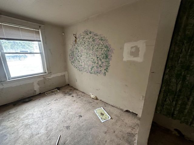 1225 S 61st STREET, West Allis, WI 53214