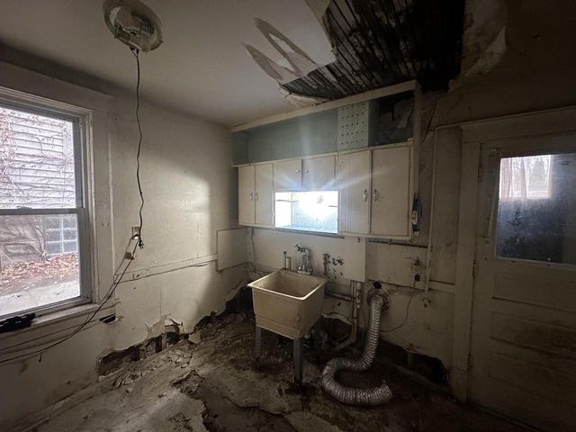 1225 S 61st STREET, West Allis, WI 53214