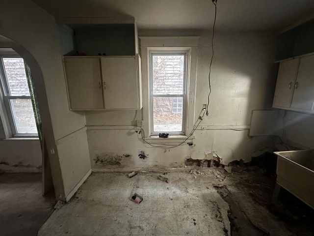 1225 S 61st STREET, West Allis, WI 53214