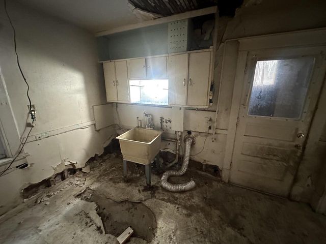 1225 S 61st STREET, West Allis, WI 53214