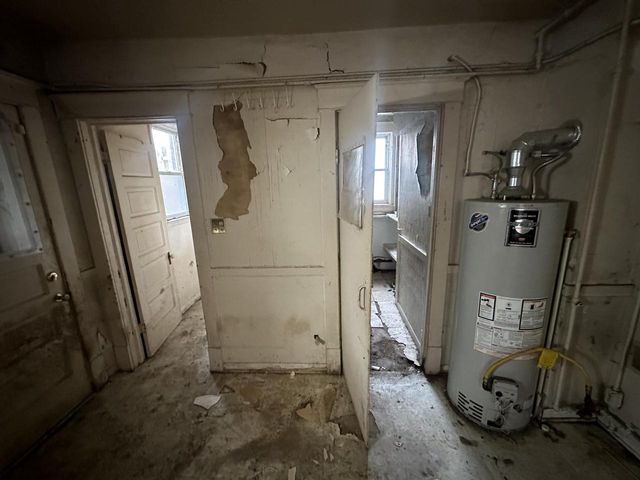 1225 S 61st STREET, West Allis, WI 53214