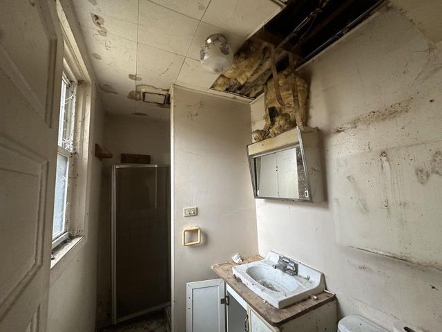 1225 S 61st STREET, West Allis, WI 53214