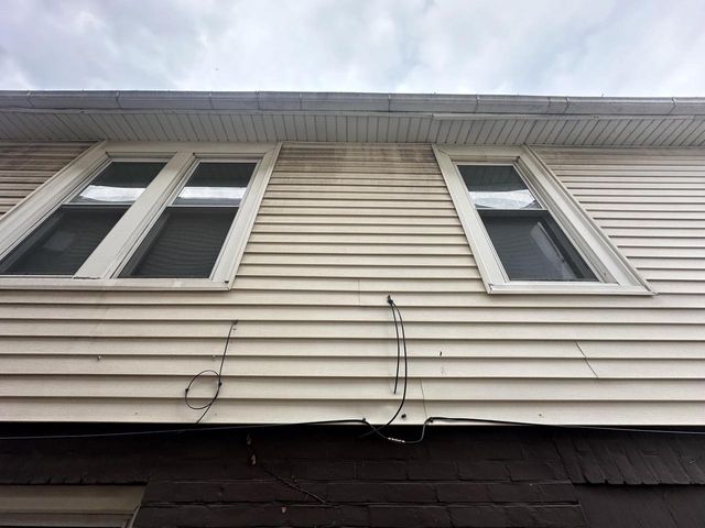 1225 S 61st STREET, West Allis, WI 53214