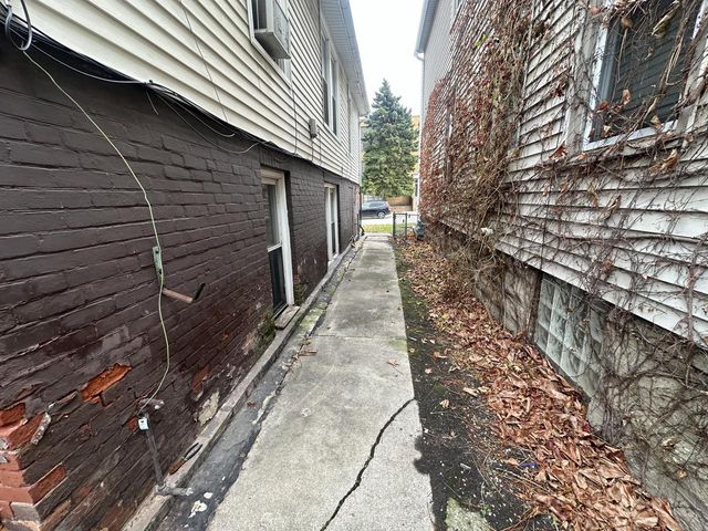 1225 S 61st STREET, West Allis, WI 53214