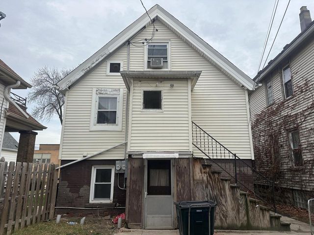 1225 S 61st STREET, West Allis, WI 53214