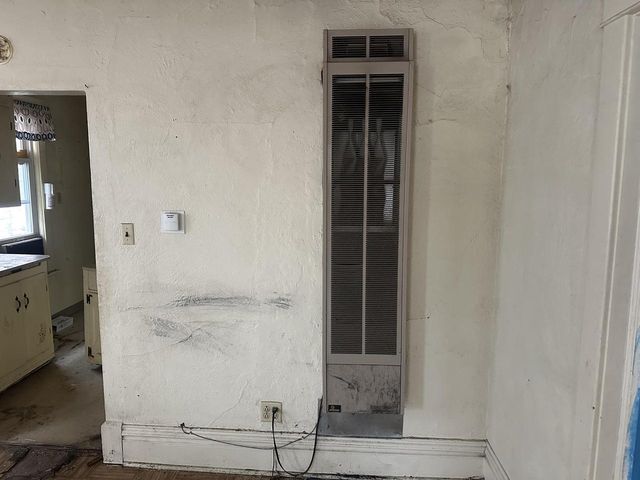 1225 S 61st STREET, West Allis, WI 53214