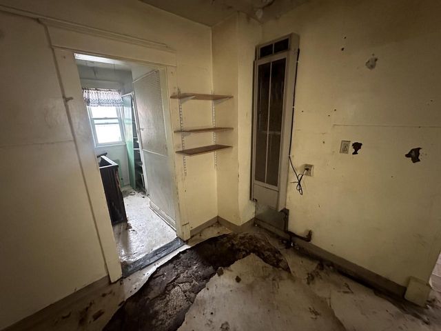 1225 S 61st STREET, West Allis, WI 53214