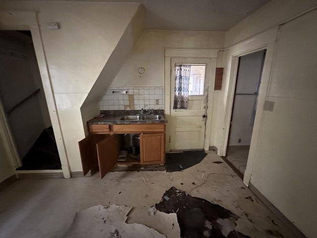 1225 S 61st STREET, West Allis, WI 53214