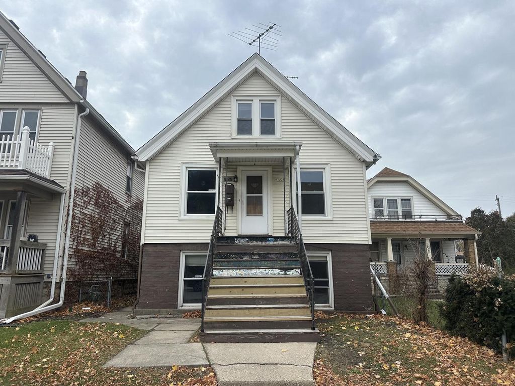 1225 S 61st STREET, West Allis, WI 53214