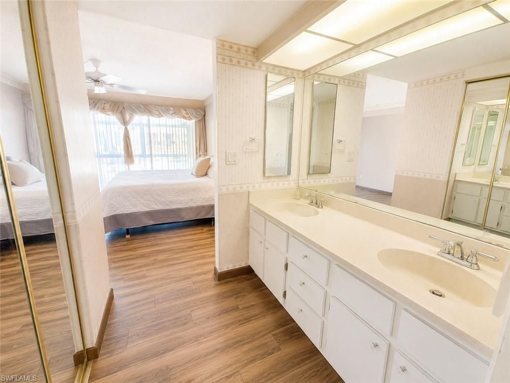 Image 12 of property listing at 4116 SE 20th PL 102, Cape Coral, FL 33904