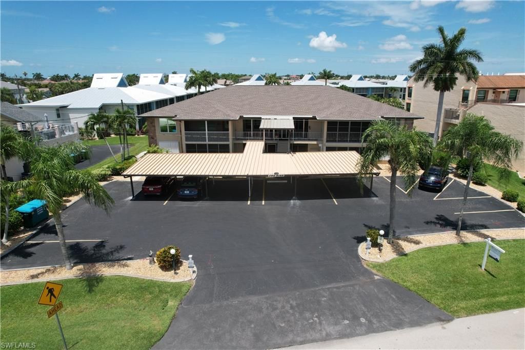 Image 2 of property listing at 4116 SE 20th PL 102, Cape Coral, FL 33904
