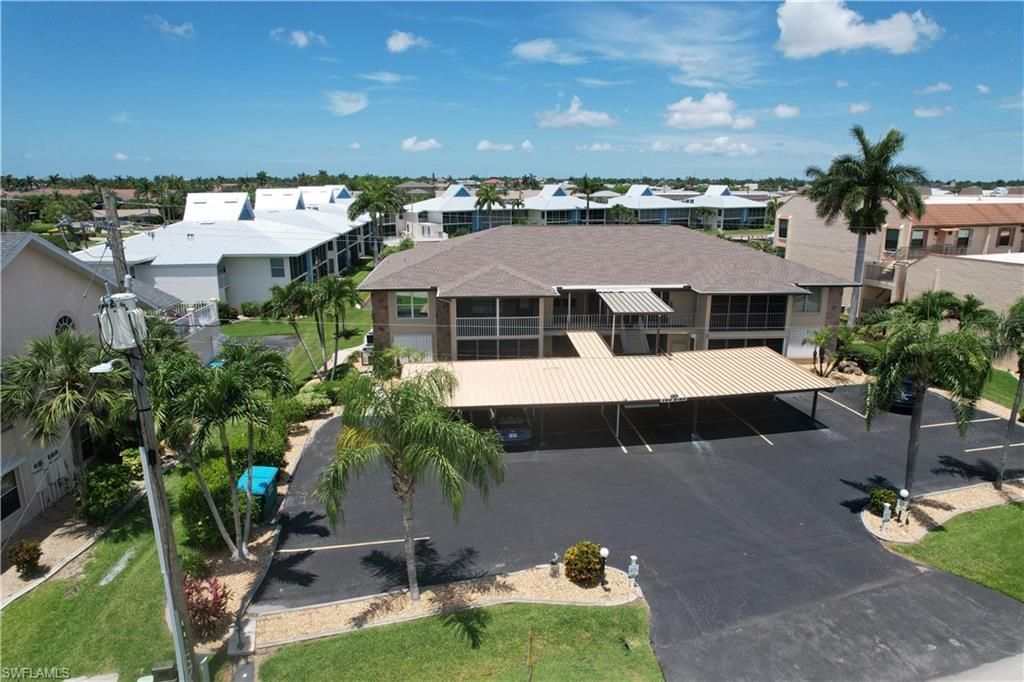Image 24 of property listing at 4116 SE 20th PL 102, Cape Coral, FL 33904