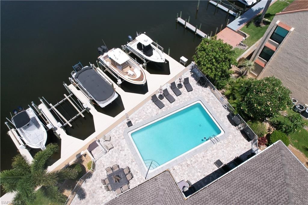 Image 26 of property listing at 4116 SE 20th PL 102, Cape Coral, FL 33904