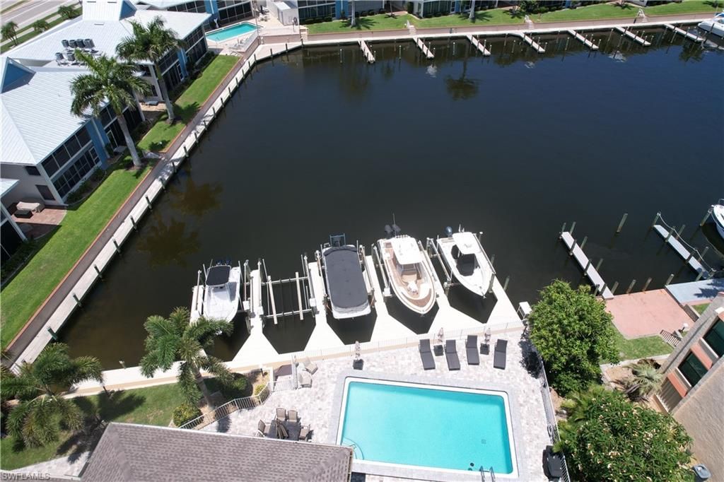 Image 27 of property listing at 4116 SE 20th PL 102, Cape Coral, FL 33904