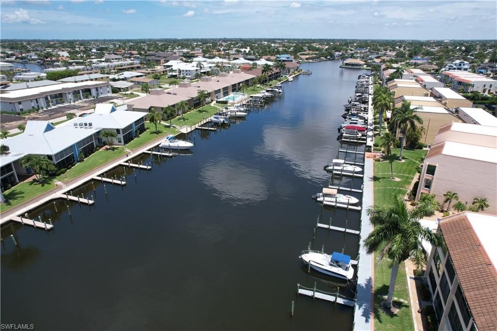 Image 28 of property listing at 4116 SE 20th PL 102, Cape Coral, FL 33904