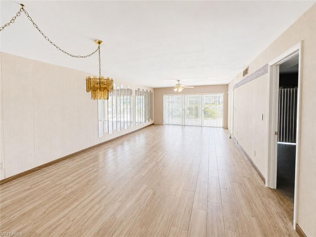Image 9 of property listing at 4116 SE 20th PL 102, Cape Coral, FL 33904