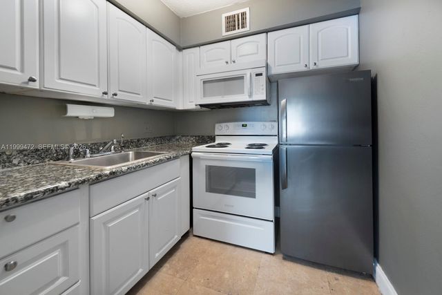 1429 SW 9th St 4, Fort Lauderdale, FL 33312