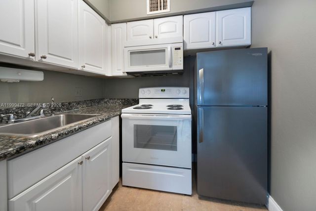 1429 SW 9th St 4, Fort Lauderdale, FL 33312