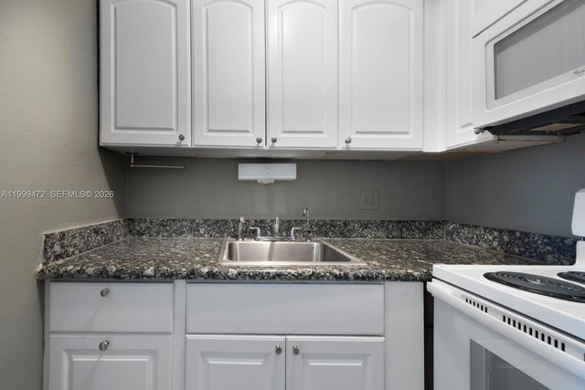 1429 SW 9th St 4, Fort Lauderdale, FL 33312