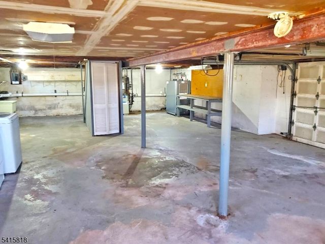 52 Valley View Rd, High Bridge Boro, NJ 08829