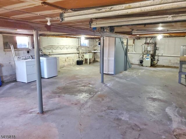 52 Valley View Rd, High Bridge Boro, NJ 08829