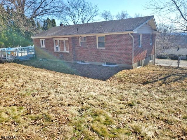 52 Valley View Rd, High Bridge Boro, NJ 08829