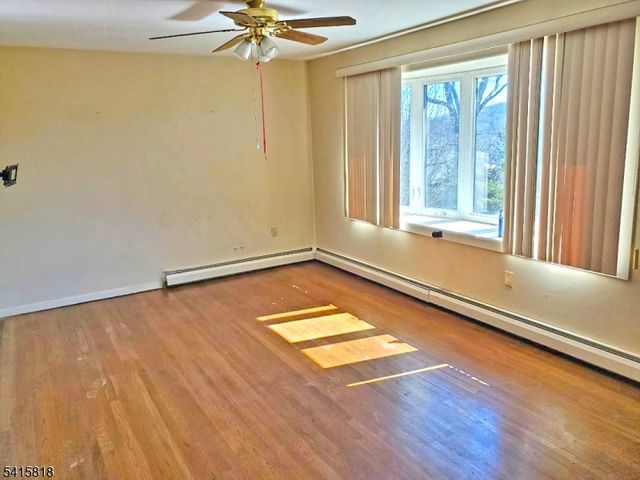 52 Valley View Rd, High Bridge Boro, NJ 08829