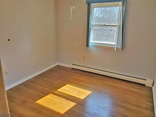 52 Valley View Rd, High Bridge Boro, NJ 08829