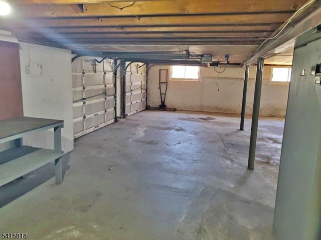 52 Valley View Rd, High Bridge Boro, NJ 08829