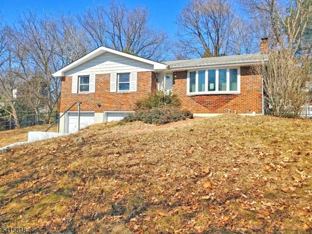 52 Valley View Rd, High Bridge Boro, NJ 08829