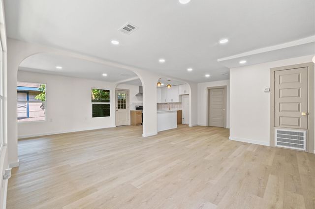 6527 Beekman Road, Houston, TX 77021