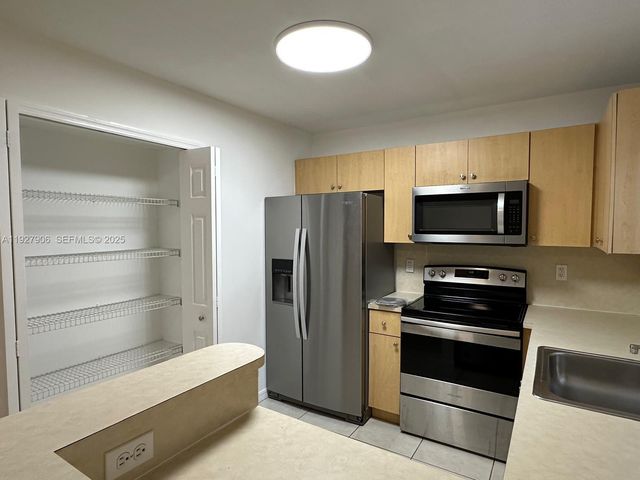 2911 SE 13th Rd 101-40, Homestead, FL 33035