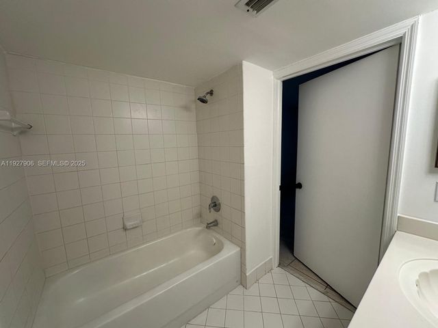 2911 SE 13th Rd 101-40, Homestead, FL 33035