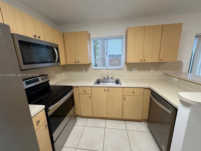 2911 SE 13th Rd 101-40, Homestead, FL 33035