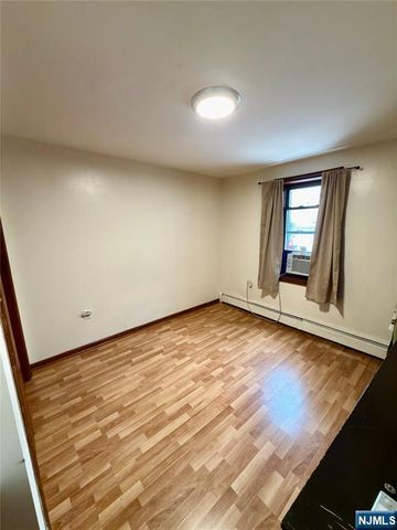 15 Hensler Street, Newark, NJ 07105
