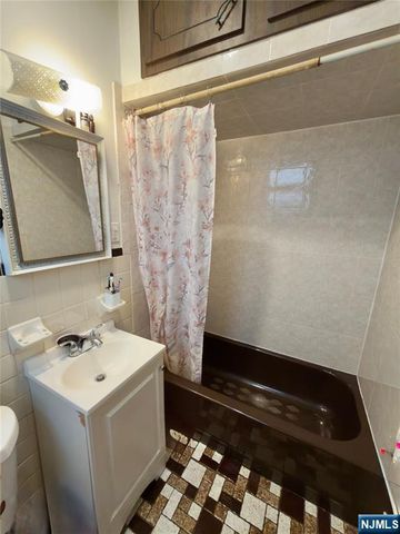 15 Hensler Street, Newark, NJ 07105