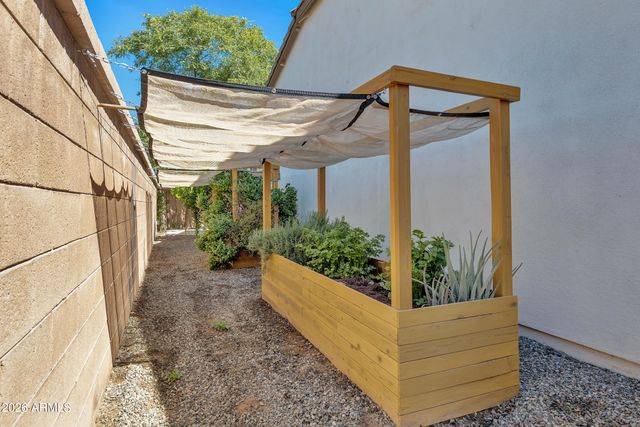 3880 E Horseshoe Place, Chandler, AZ 85249